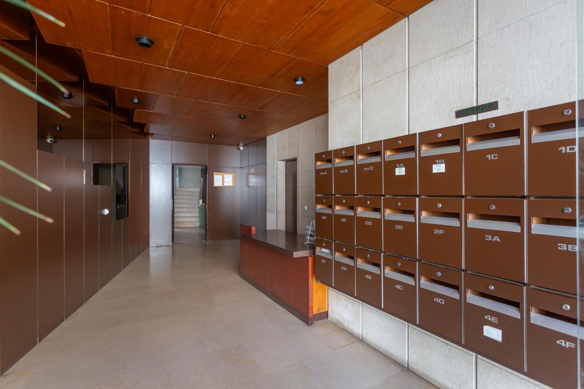 1 Apartment *