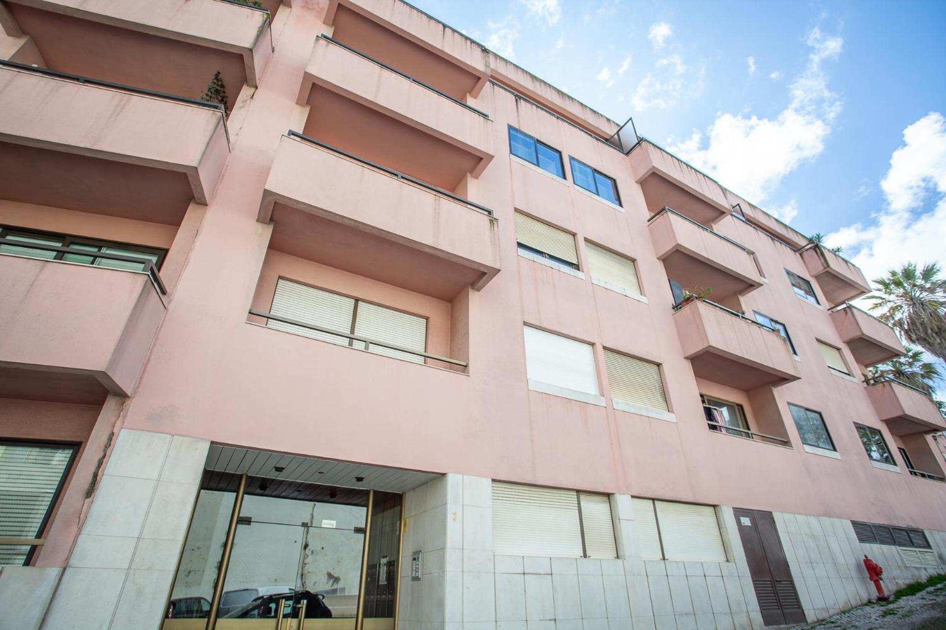 1 Apartment *